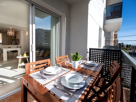 Table, Furniture, Property, Tableware, Chair, Interior Design, Wood, Architecture, Building, Plant