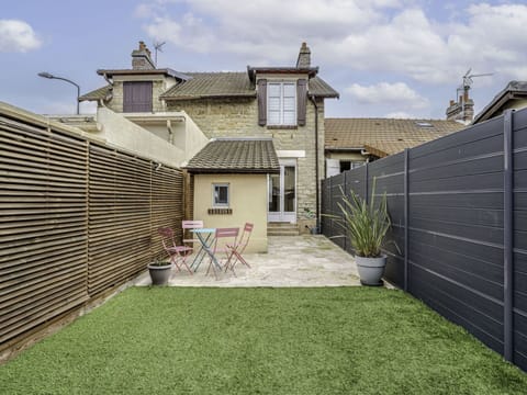 Composite Material, Garden, Shade, Backyard, Fence, Siding, Home Fencing, Yard, Courtyard