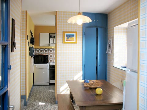 Sky, Plant, Building, Daytime, Water, Azure, Tree, Arecales, Body Of Water, Cloud