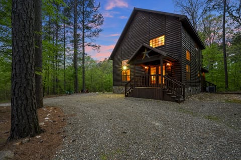 Welcome to Star Creek! Large pull-through driveway for ample parking.