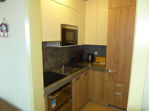 Cabinetry, Tap, Countertop, Sink, Kitchen Sink, Furniture, Plumbing Fixture, Building, Wood, Kitchen