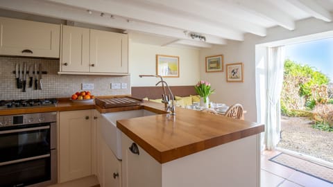 Kitchen, Swift Cottage, Bolthole Retreats