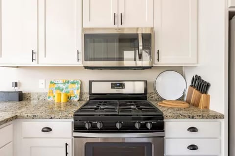 5 burner gas stove, oven, and microwave for your gourmet meals