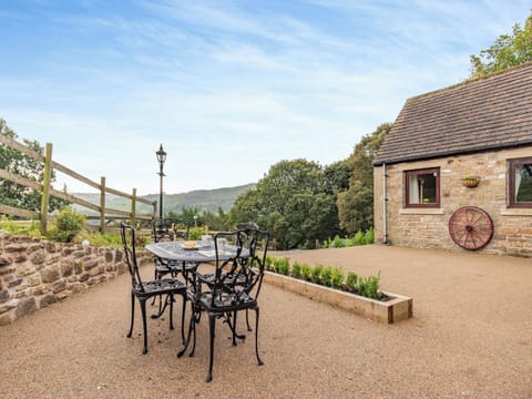 Sitting-out-area | Woodlands Barn, Chinley