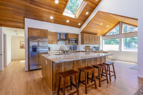 8ft island and plenty of counter space and cabinets for use. 