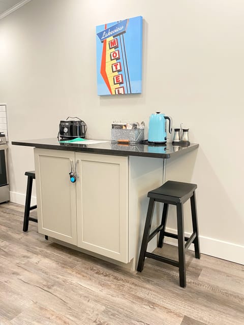 Full Coffee/Tea Bar
Keurig w/ Keurig Pods
Tea Kettle w/ Tea

