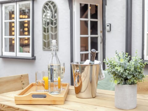 Sitting-out-area | The Cottage, Chelmsford