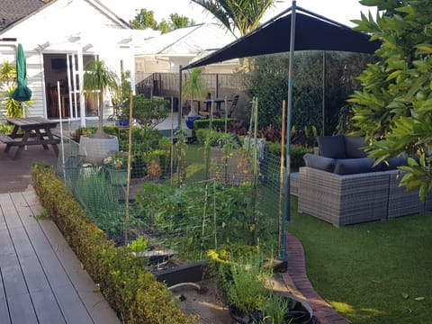 garden and distance from guestroom to main house