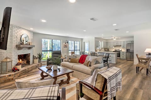 Living Room | Smart TV | Central A/C | Complimentary Toiletries