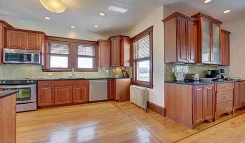 Another angle view of the kitchen