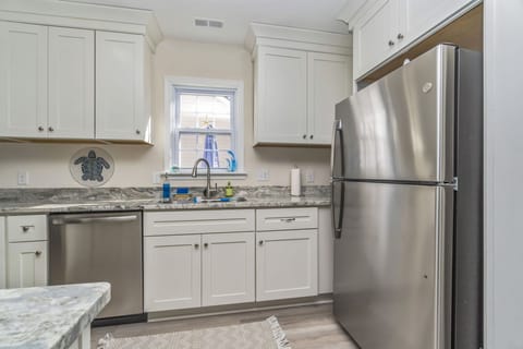 Fully stocked kitchen with Stainless full-size appliances 