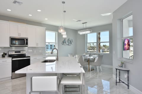 Natural light, bright and open!