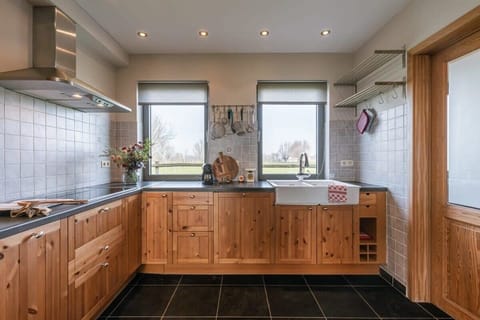Fully equipped kitchen with garden view