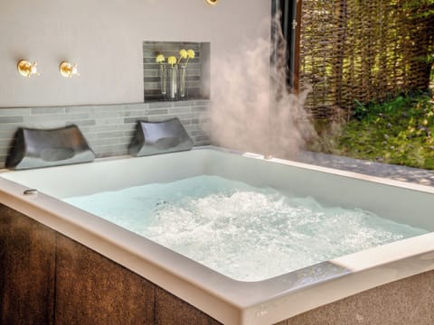 Bathroom | The Learpool Barn, Welland, near Malvern