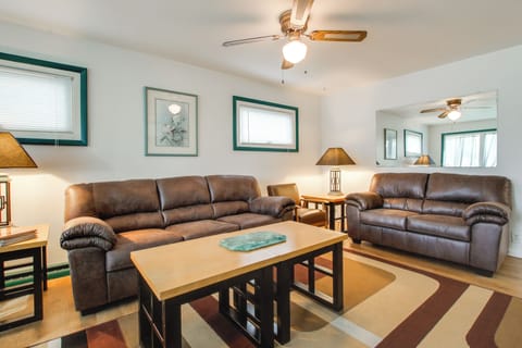 Neenah Vacation Rental | 4BR | 2BA | 2,000 Sq Ft | 3 Steps to Enter