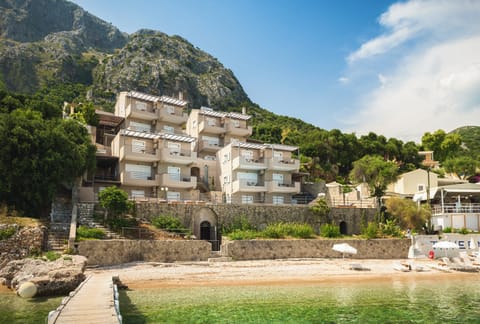 Welcome to this beachfront complex of 5 independent maisonette villas