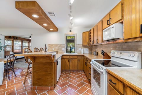 Fully equipped kitchen