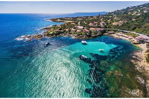 We are directly above Calanque Bonne Eau, and have views, views, views.