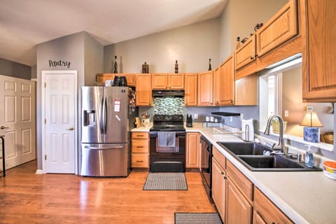 Kitchen | Cooking Basics | Coffee Maker | Paper Towels/Trash Bags Provided