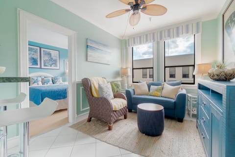 One bedroom king condo a block and a half from the beach on Palm Beach Island.