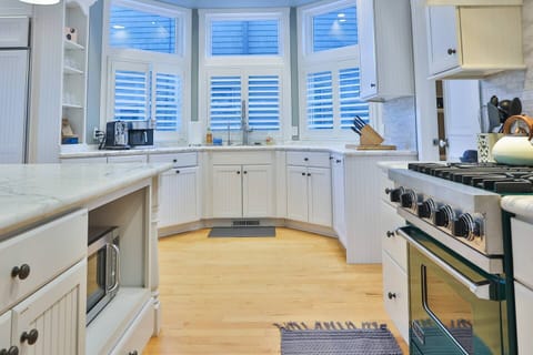 The kitchen feature a Viking range, SubZero refrigerator, Espresso machine, and filtered water.