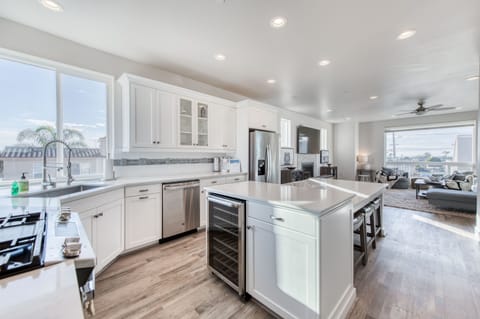 Extensive kitchen counter space. Anyone up for surf and turf at Surf and Sunset?