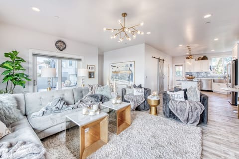 Charming, elegant and inviting decor.