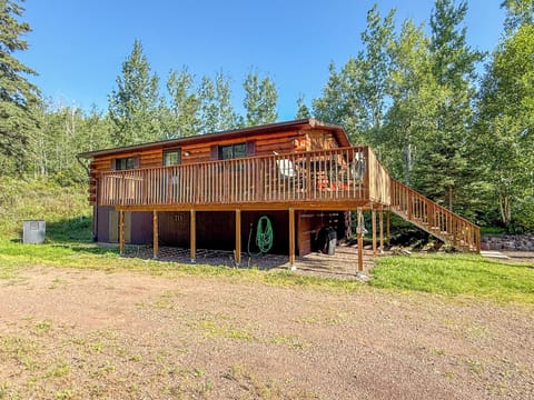 Sawtooth Chalet is newly constructed home located in Tofte, Minnesota.