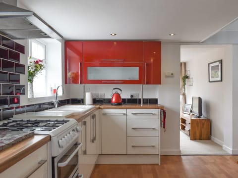 Kitchen/diner | Wisteria Cottage, Sway, near Lymington