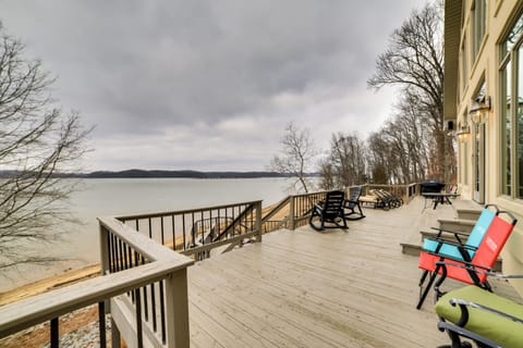 Private Deck | On-Site Lake Access | Gas Grill