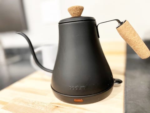 Looking for the perfect cup of tea? Look no further than our Bodem Gooseneck water kettle: delivering a hot, flavorful brew every time!