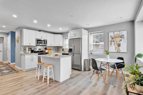 Cook up something special in this well-stocked kitchen! With everything you need from plates and bowls to pots and spices, you can be sure to make a delicious meal every time