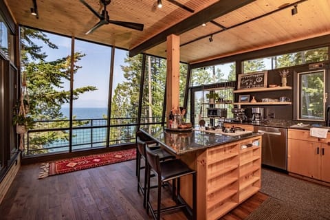 Glass House, 3 bedrooms