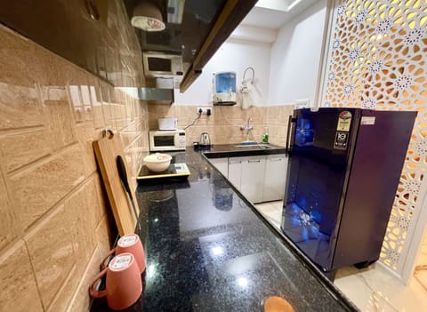 Kitchen with Appliances 