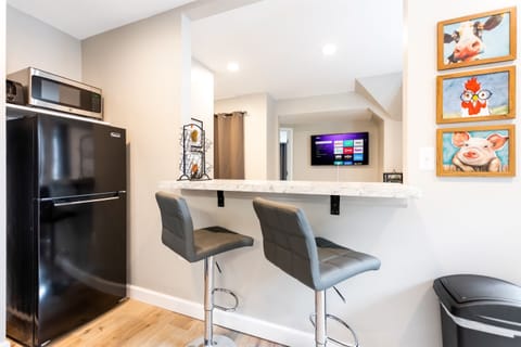 This kitchen is the perfect place to gather with friends and family for a meal.