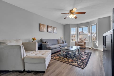 Sleeps 10 people. Perfects for commuters, locals and everyone in between. Book for one month or more for huge savings.