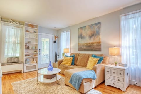 Bright and welcoming living room