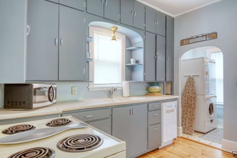 Kitchen has adjacent laundry