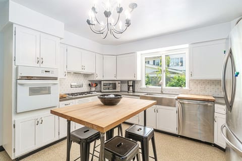 Beautiful kitchen to make and enjoy meals at home