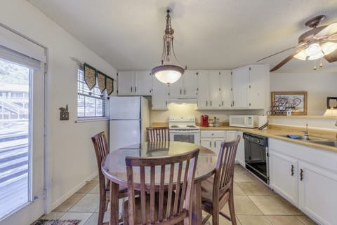 Dining Area | Dishware & Flatware Provided