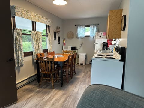 Kitchen that seats 6 with all the essentials. 