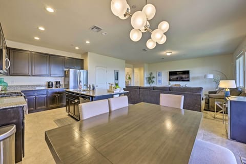 Dining Area | Dishware & Flatware Provided