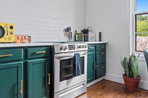 Chillicothe Ohio private vacation rentals
Master Chef's Paradise - A fully-equipped kitchen for culinary adventures!