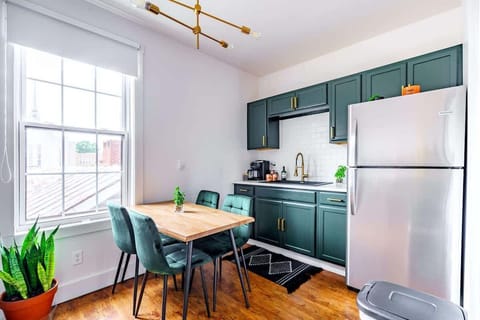 Get ready to make memories around the dinner table with our fantastic selection at Pet-Friendly Vacation Rental Chillicothe Airbnb. Discover the perfect dining setup for your next family gathering. Book now and let the good times roll!