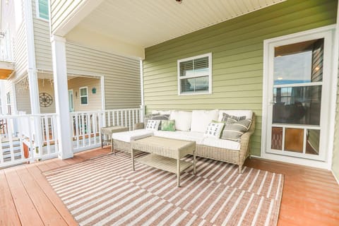 Relaxing evenings enjoying the bay breeze