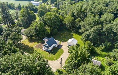 Stones Throw Bungalow - Surrounded by 7 acres of beautiful wooded property