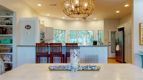Breakfast Bar and Dining Table