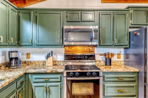 299eaglesnestmtnrd-480_AuroraHDR-edit