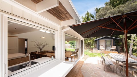 Kitchen over looking the outdoor entertaining area 