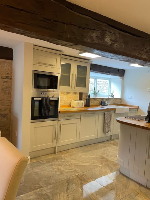 Main Kitchen - view of oven / island